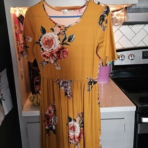 Chic Floral Midi Dress in Mustard